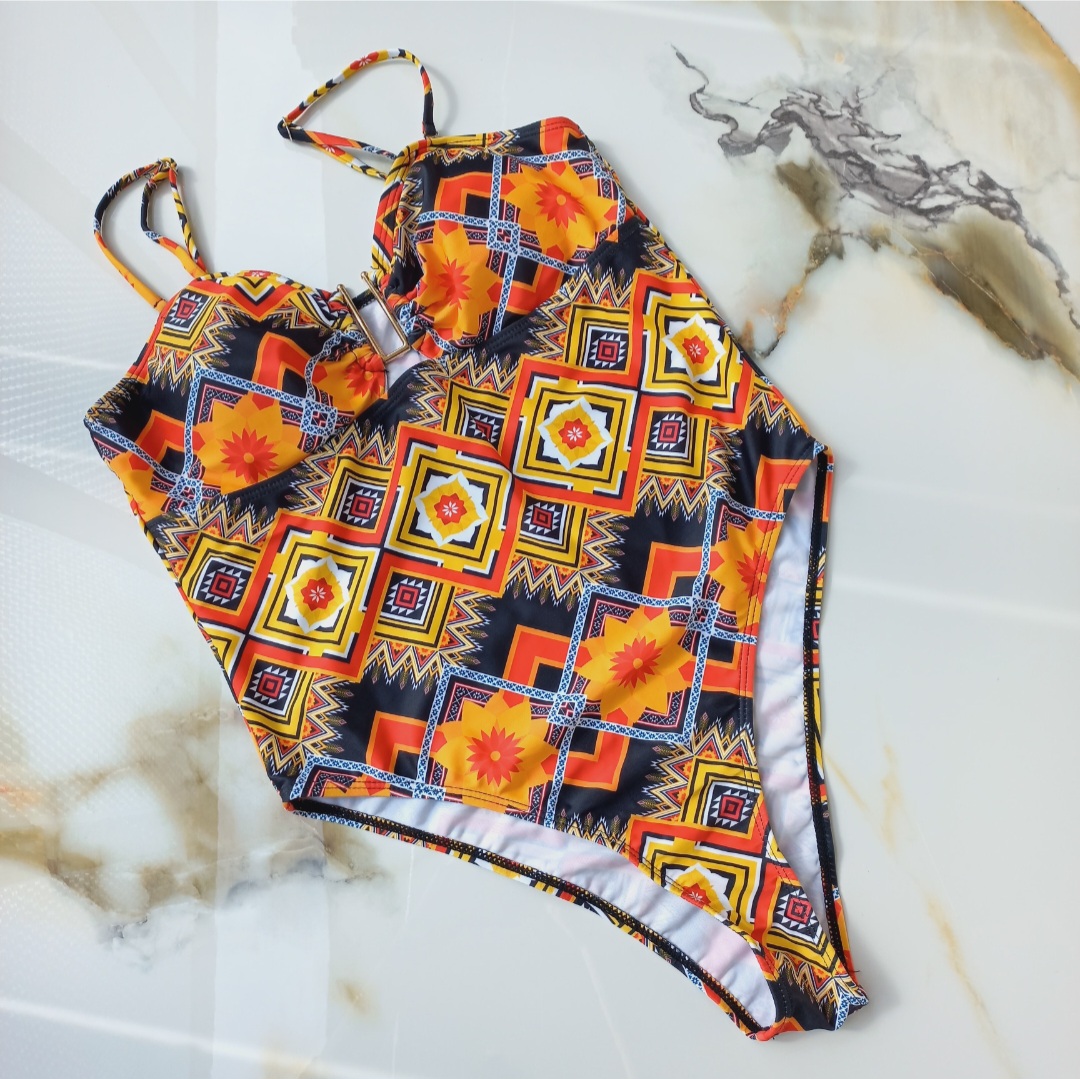 مایو زنانه پد دار بدون فنر مشکی نارنجی طرح دار برند اروپایی ضد کلر