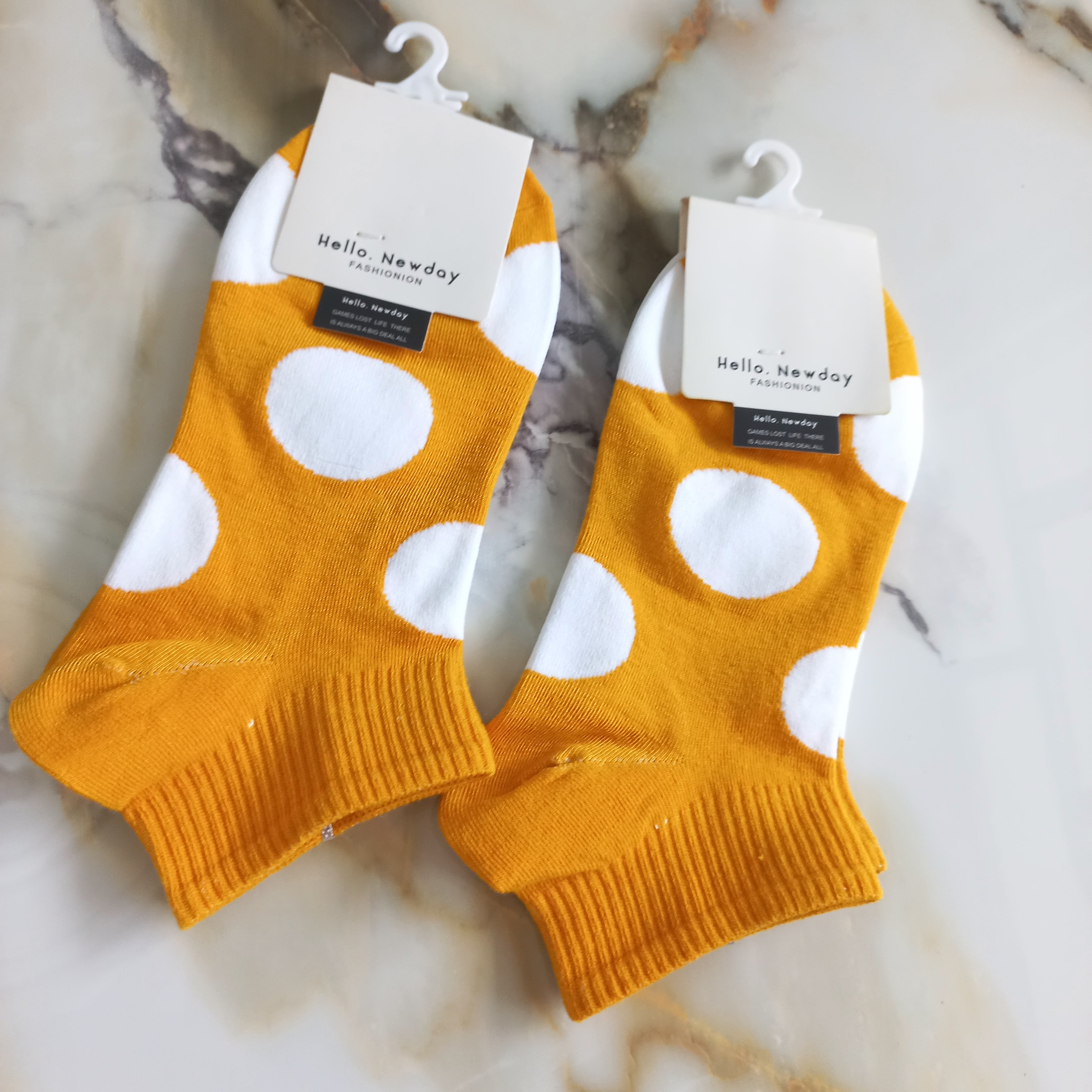 جوراب زنانه ساق کوتاه نخی طرح خالدار