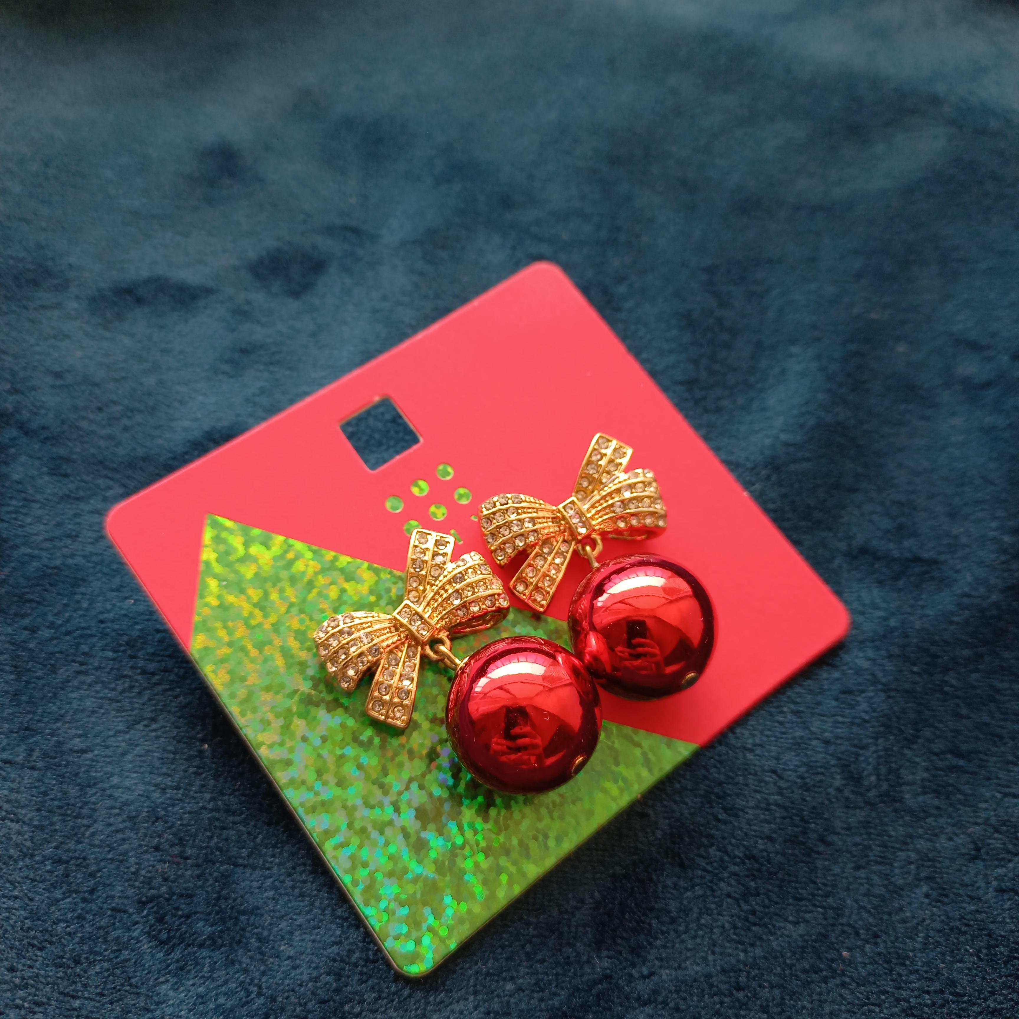 گوشواره زنانه میخی کریسمس پاپیون گوی طلایی برند اروپایی six ضدحساسیت