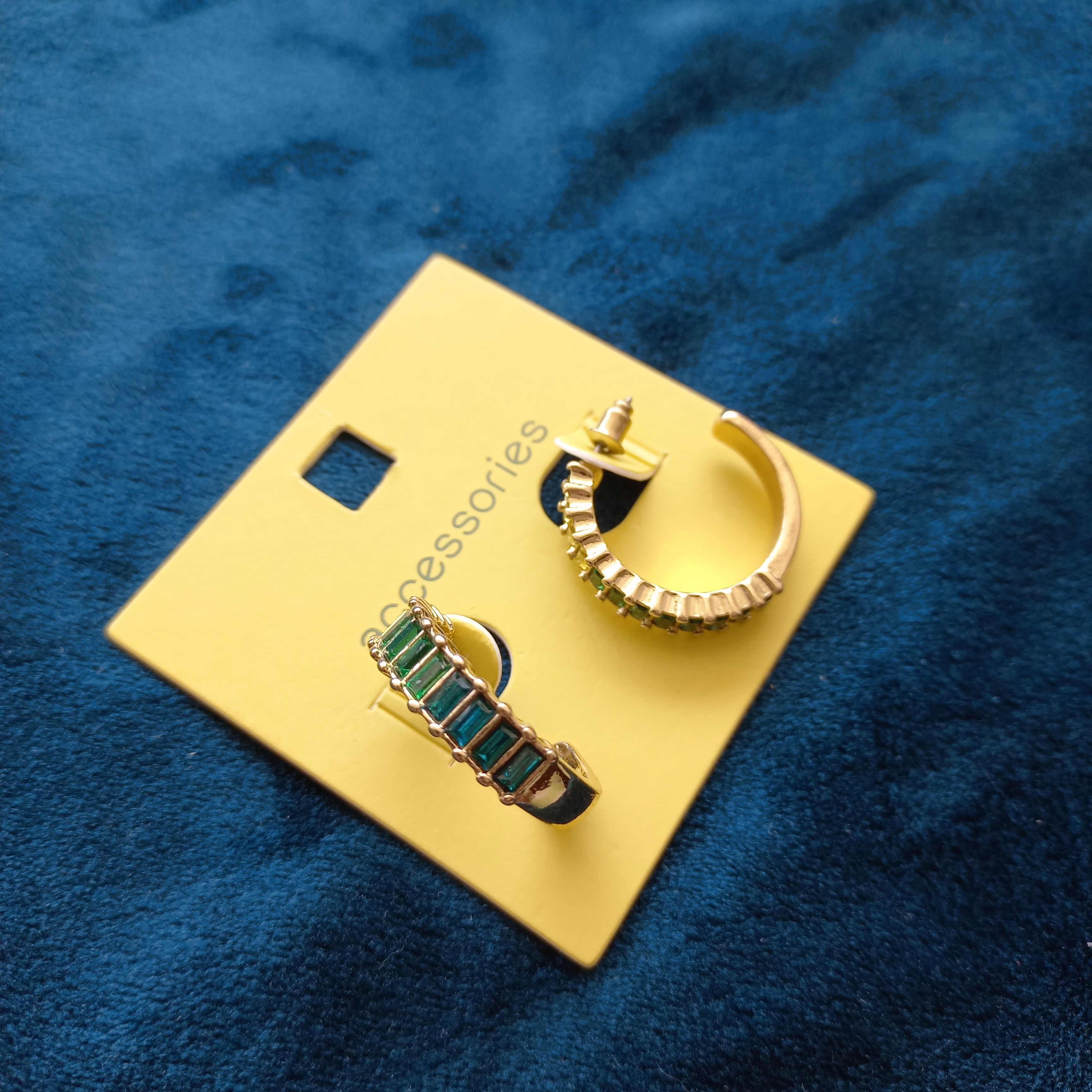 گوشواره زنانه نیم حلقه نگیندار طلایی برند اروپایی accessories ضدحساسیت