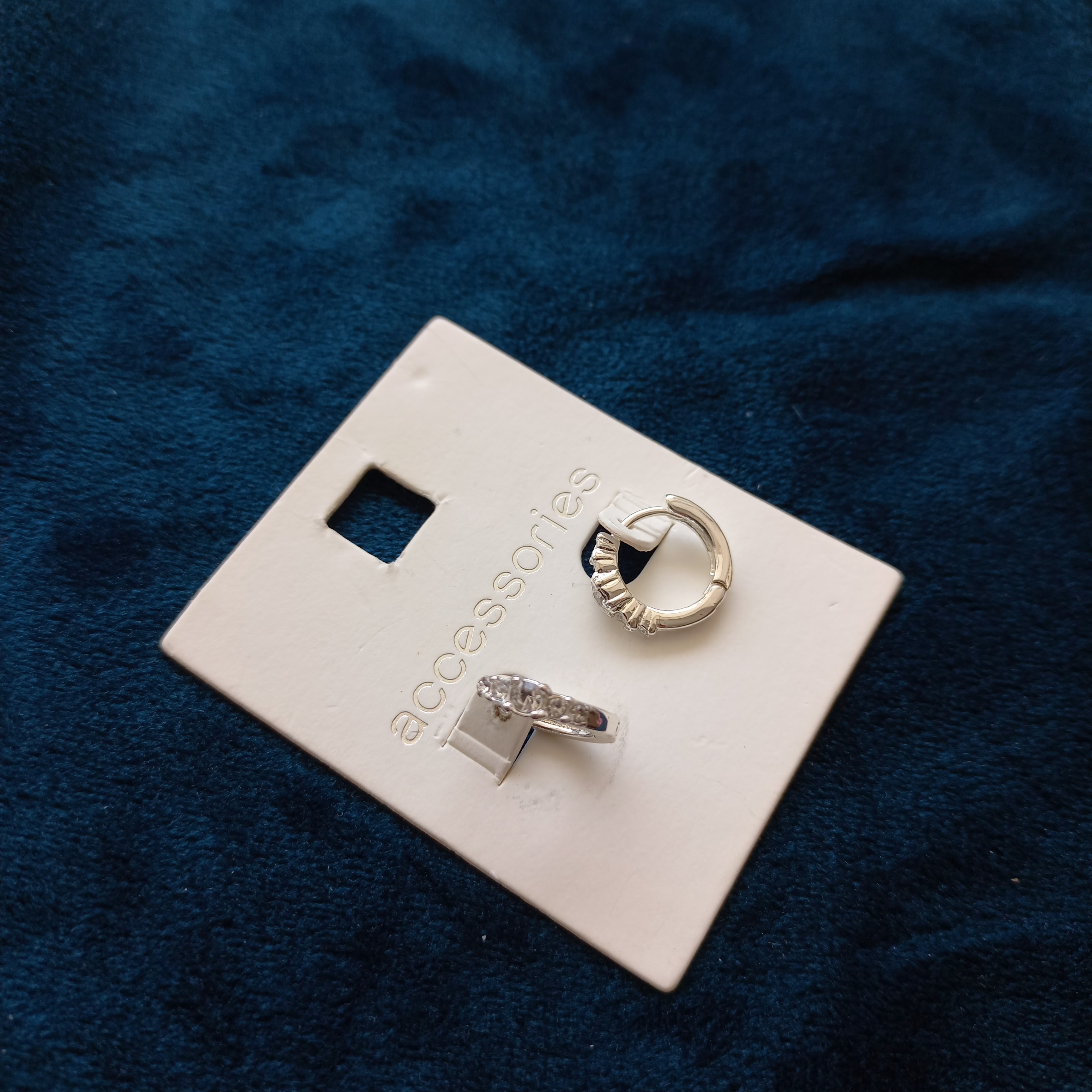 گوشواره زنانه حلقه نگین دار نقره ای برند اروپایی accessories ضدحساسیت