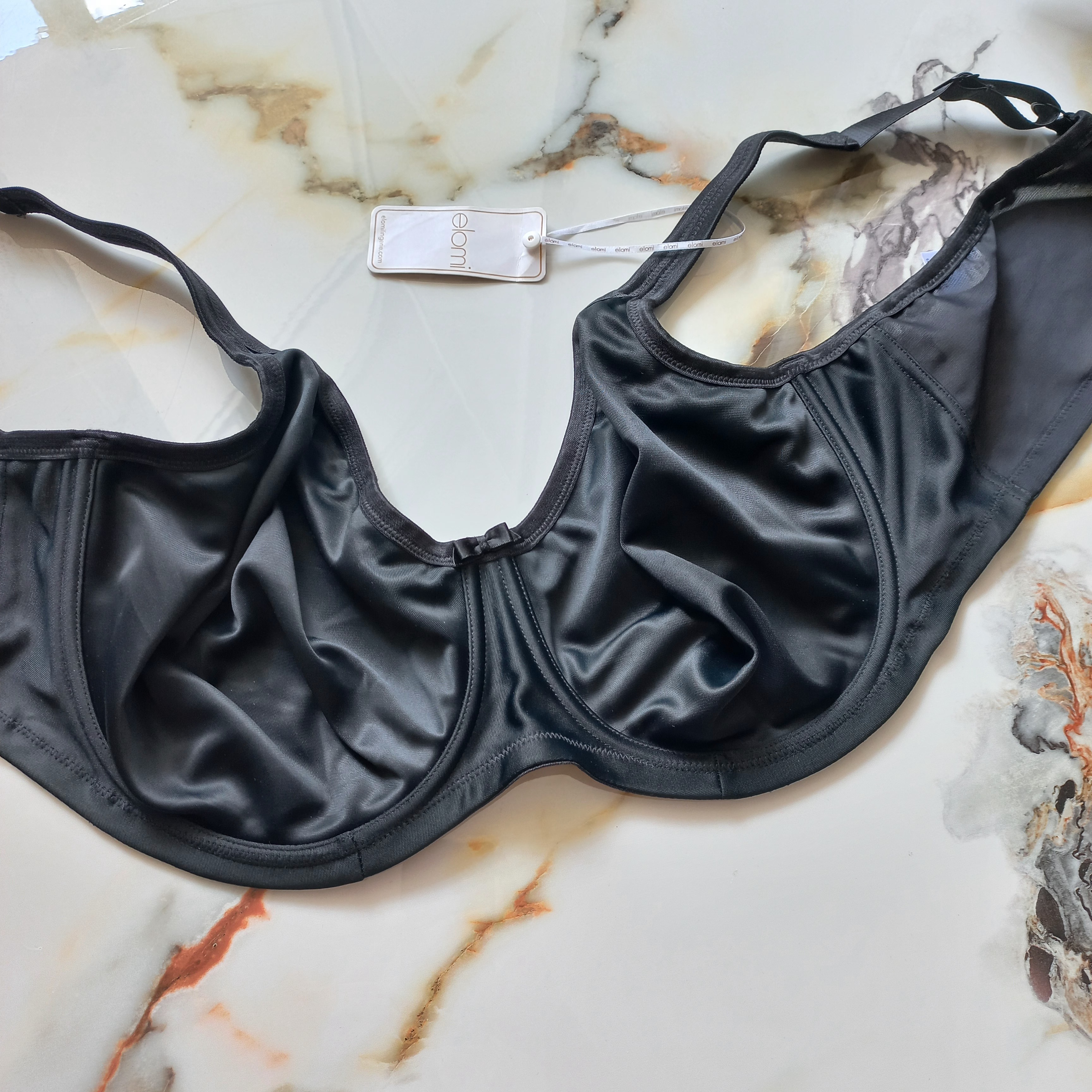 سوتین زنانه فنردار پلی استر مشکی برند اروپایی elomi