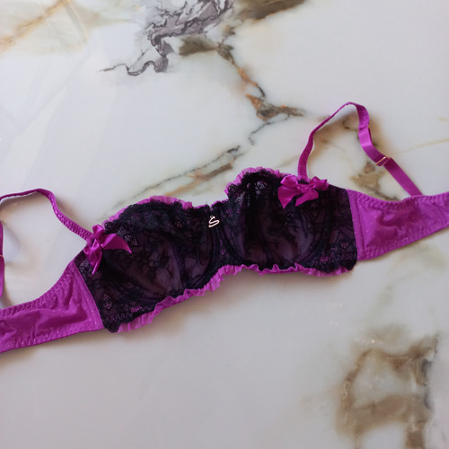 سوتین زنانه فنردار توری مشکی بنفش برند اروپایی hunkemoller 80D