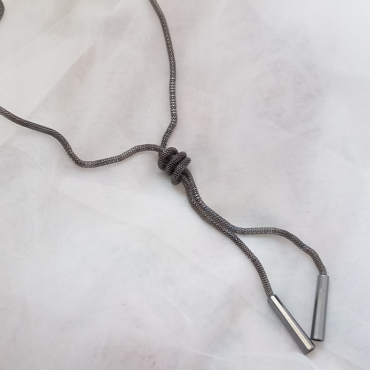 گردنبند رولباسی زنانه مشکی برند اروپایی ضدحساسیت