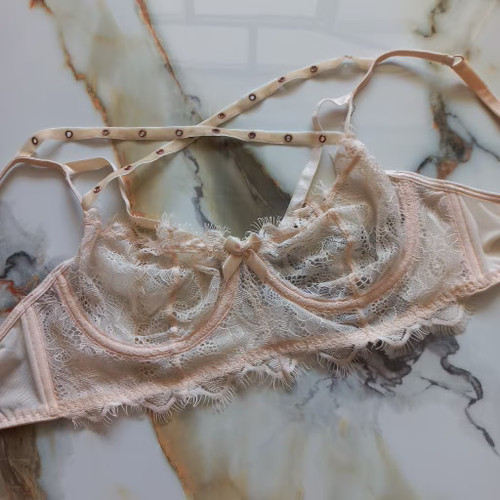 سوتین فنردار توری کرمی برند اروپایی Ann Summers 80B